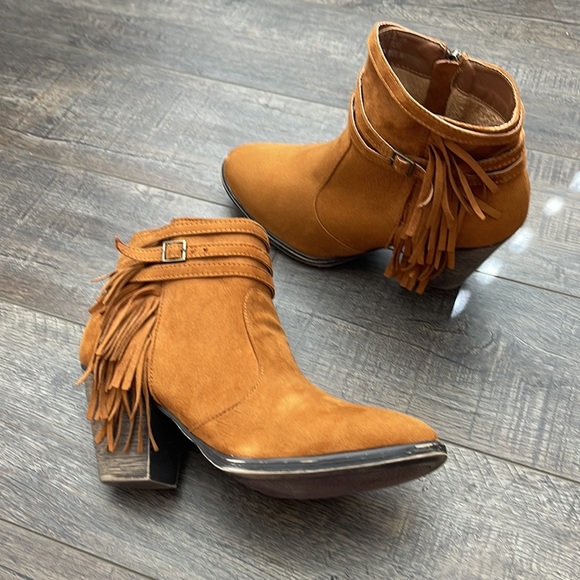 Dollhouse fringe booties - Picture 2 of 6